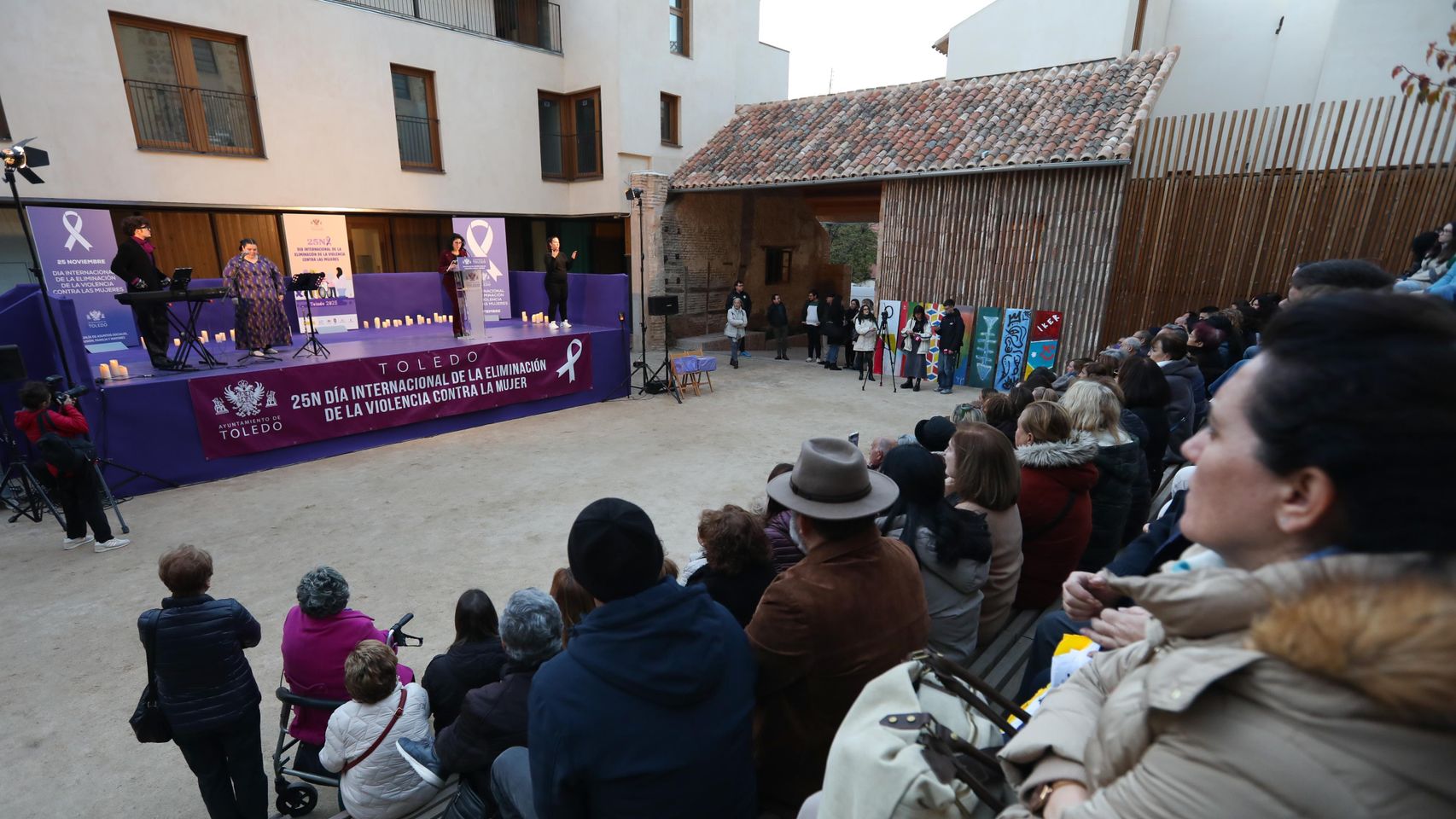 Cientos de personas salen a la calle en Toledo para conmemorar el 25N y ...