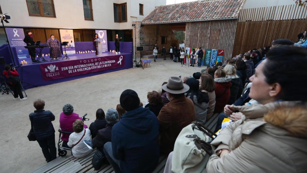 Acto por el 25N en Toledo. Foto: Ayuntamiento.