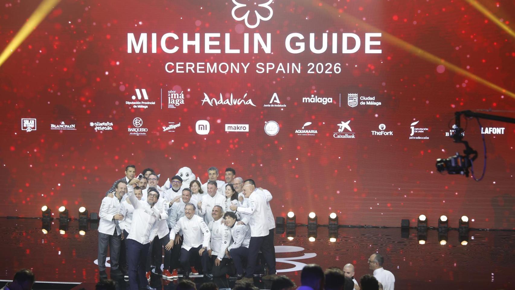 Foto de familia de los 16 restaurantes tres estrellas Michelin.