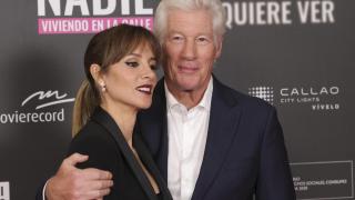 Richard Gere y Alejandra Silva en la presentación del documental con Hogar Sí.
