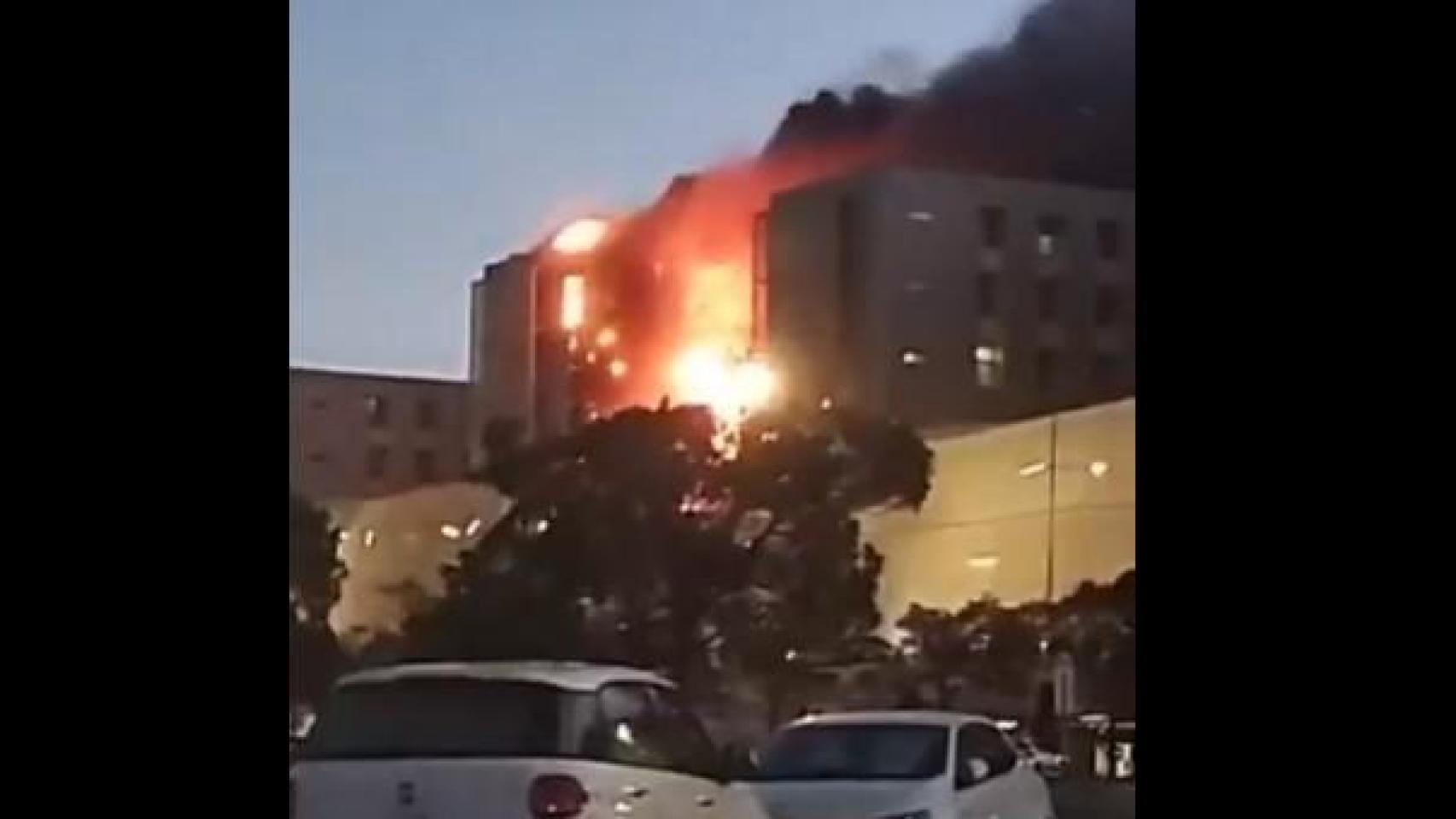 Imagen del incendio en el hospital Santa Lucía de Cartagena.