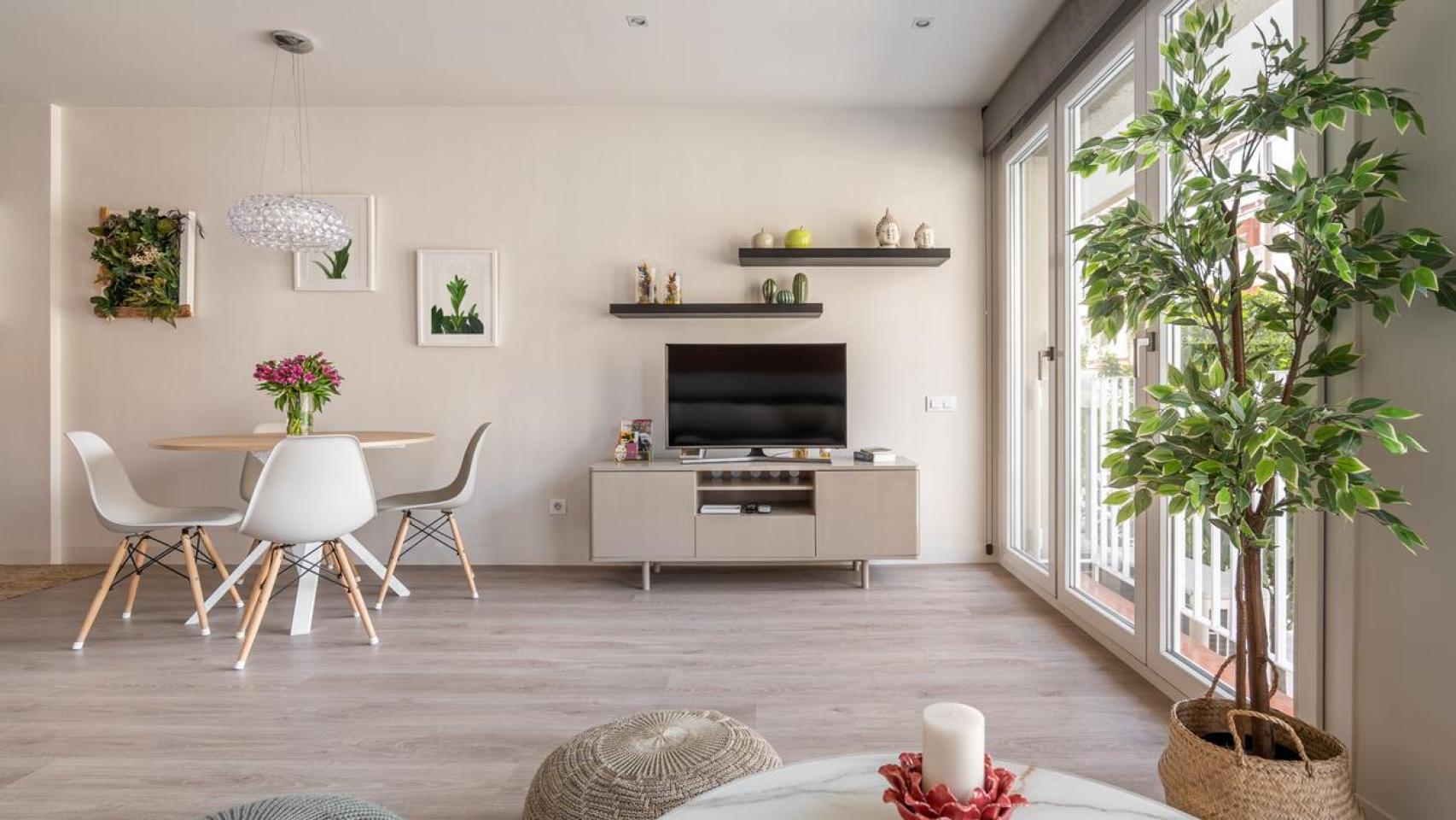 Amplia sala de una casa.