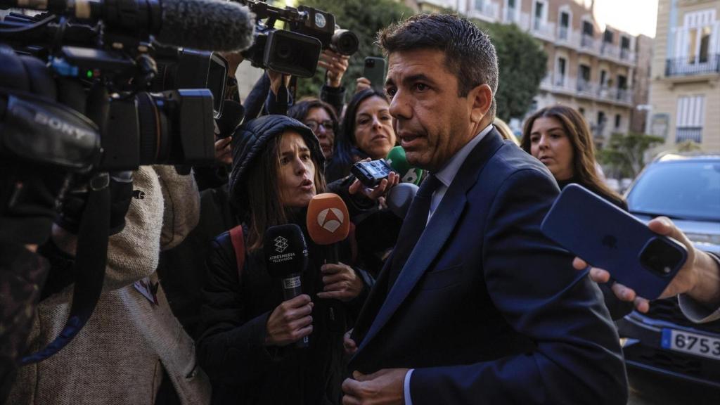 Carlos Mazón a su llegada al pleno del Consell. Rober Solsona/Europa Press