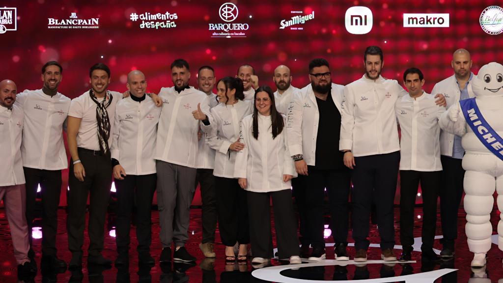 Cristina Cánovas y Cristina Jiménez, junto al resto de nuevos premiados con una estrella Michelin, este martes en Málaga.