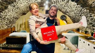 Foto de archivo de Rubén y Cristina en el restaurante.