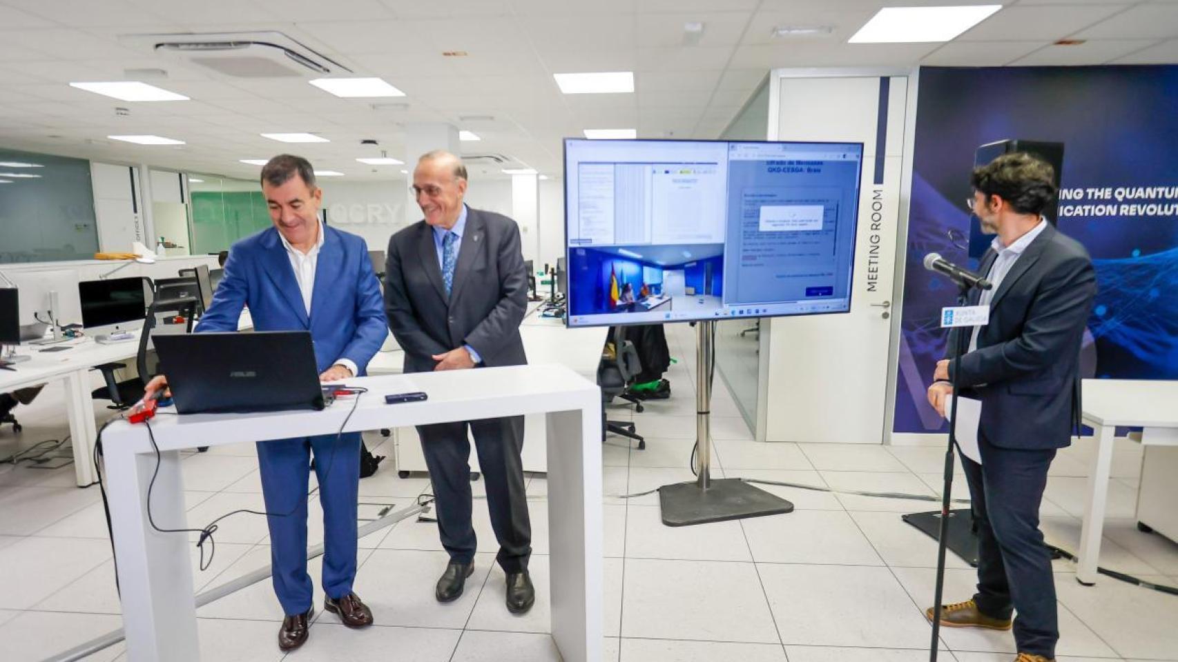 Una demostración de las capacidades de la línea de comunicaciones cuánticas inaugurada entre Vigo y Santiago de Compostela.