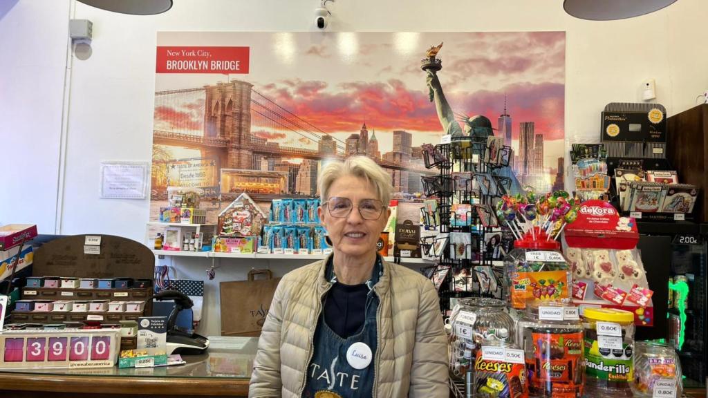 Luisa Callejas, propietaria de la tienda Taste of America de Zaragoza.