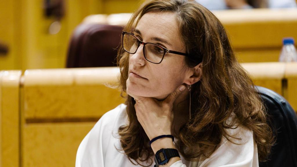 La ministra de Sanidad, Mónica García, interviene durante una sesión plenaria en el Senado este martes 25 de noviembre