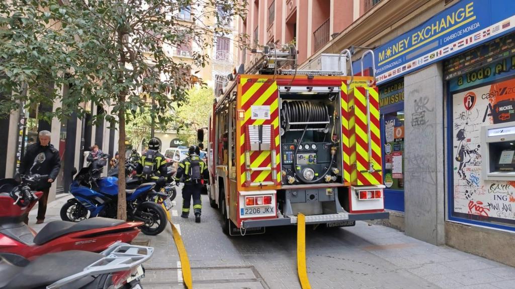 Los bomberos en la calle Fuencarral.