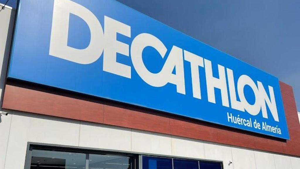 Fachada Decathlon.