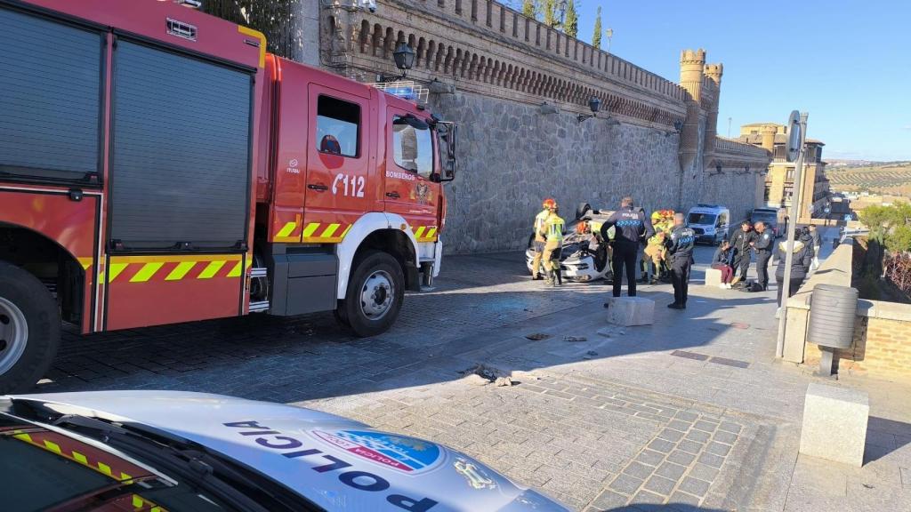 Policía Local y bomberos del parque municipal han participado en la actuación.