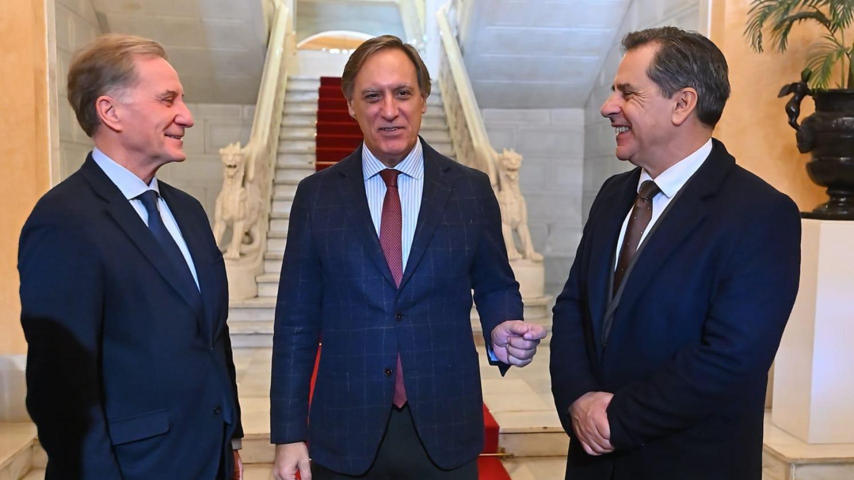 El alcalde de Salamanca, Carlos García Carbayo, en el encuentro con la red de fiscales de Cooperación Internacional