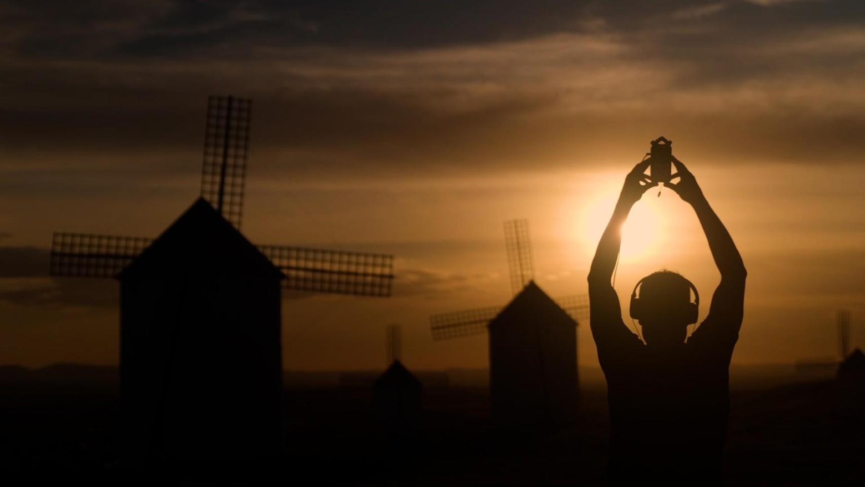 El artista Solimán López, durante la extracción de viento que forma parte de la exposición 'Aeolia'. Foto: Stefano Caldana
