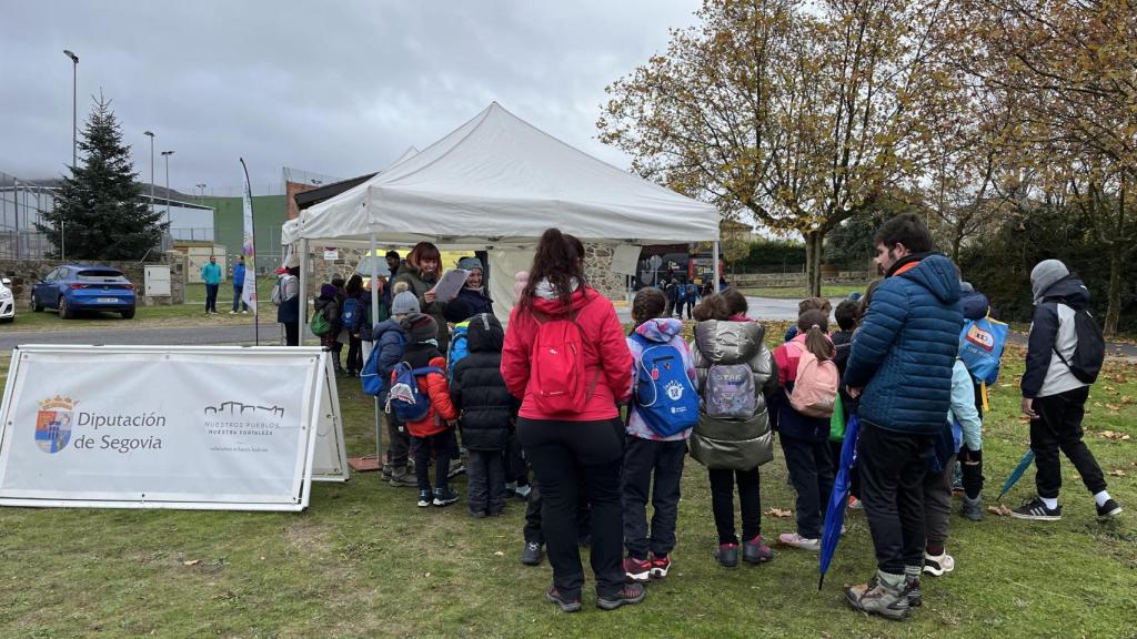 Participantes en la jornada de orientación deportiva de la Diputación de Segovia en Ortigosa del Monte.