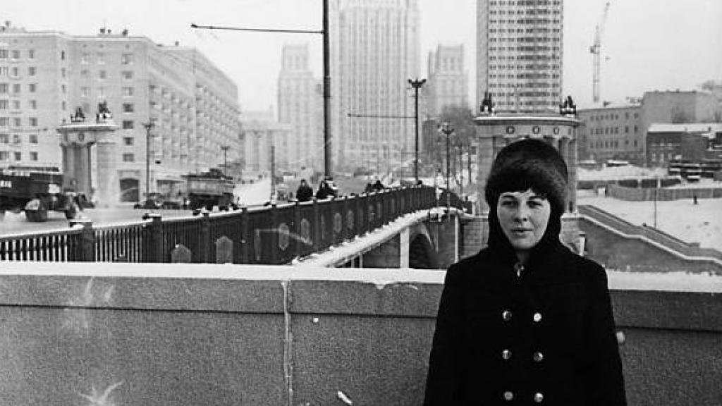 Sheila Fitzpatrick, fotografiada en una de sus estancias en Moscú en los años sesenta.