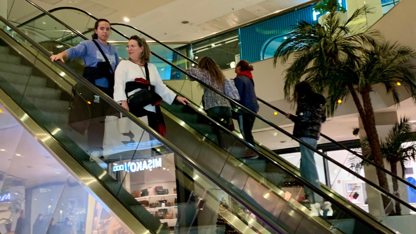 Los centros comerciales podrán elegir qué 10 festivos abren al año a partir de 2026.