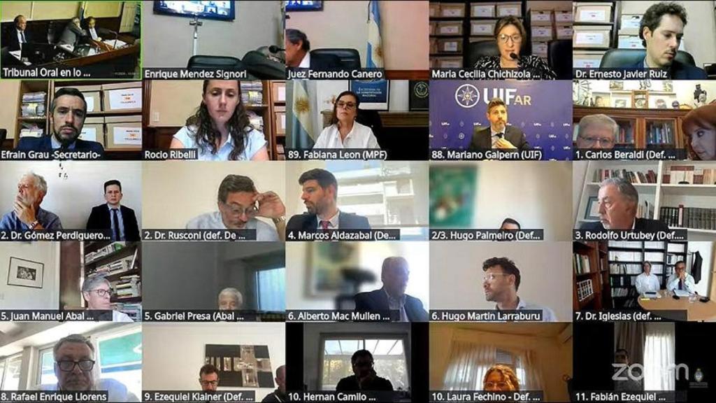 Christina Kirchner, segunda caixa da direita.