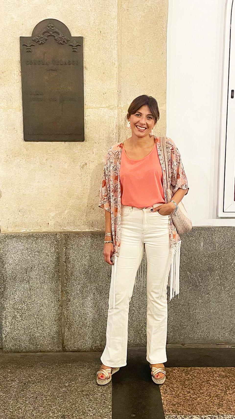 Imagen de Delphine en Valladolid junto al teatro Calderón