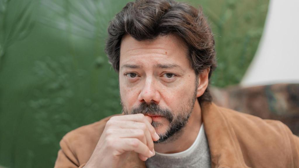 Álvaro Morte, en el Palace, en conversación con Magas.