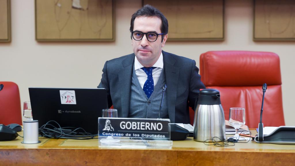 El ministro de Economía, Comercio y Empresa, Carlos Cuerpo, comparece ante la Comisión de Economía, Comercio y Transformación Digital en el Congreso.