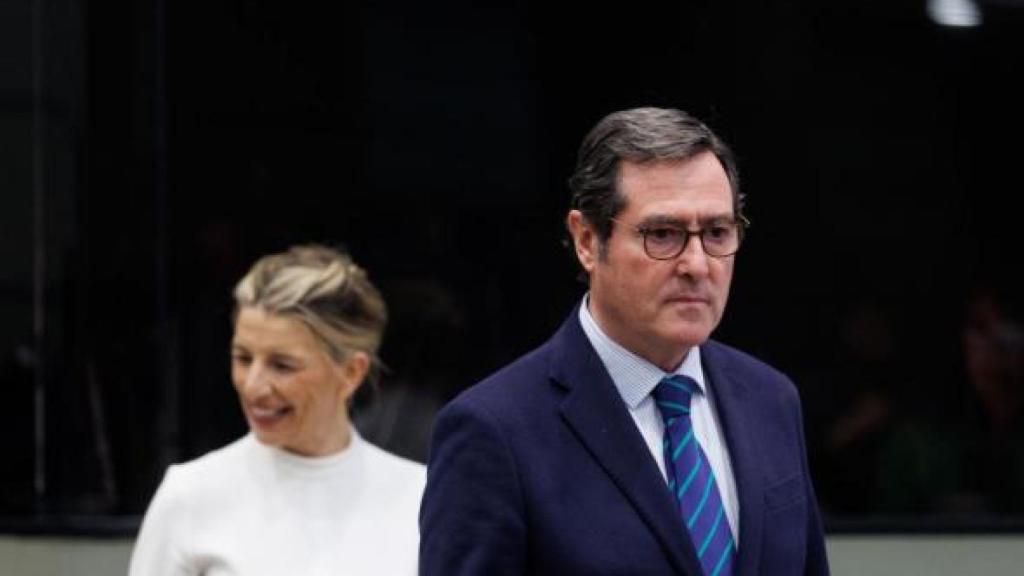 Yolanda Díaz, vicepresidenta segunda del Gobierno y ministra de Trabajo y Economía Social y Antonio Garamendi, presidente de la CEOE