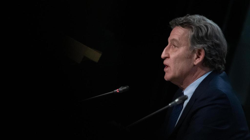 El presidente del Partido Popular, Alberto Núñez Feijóo, durante la presentación del libro de Mariano Rajoy 'El arte de gobernar'.