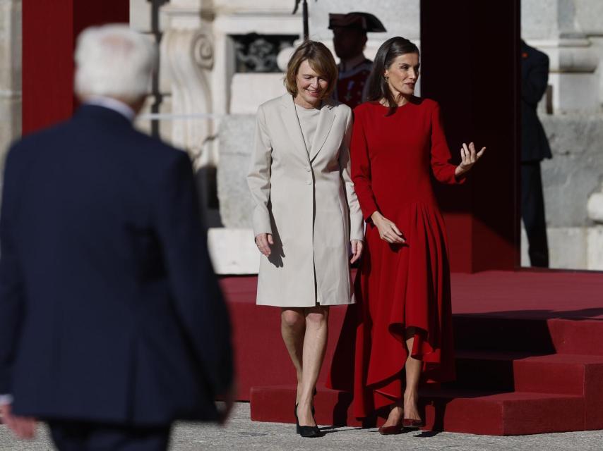 Letizia y Elke Büdenbender comparten confidencias.