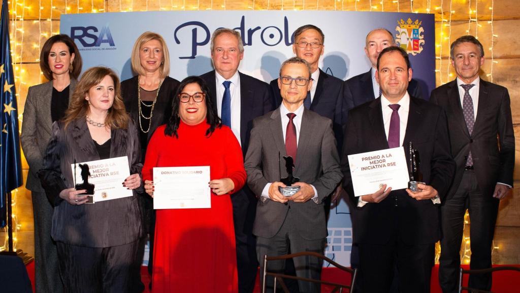 La autoridades junto a las empresas que han recibido los premios en esta edición.