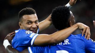 Mbappé celebra un gol con Vinicius