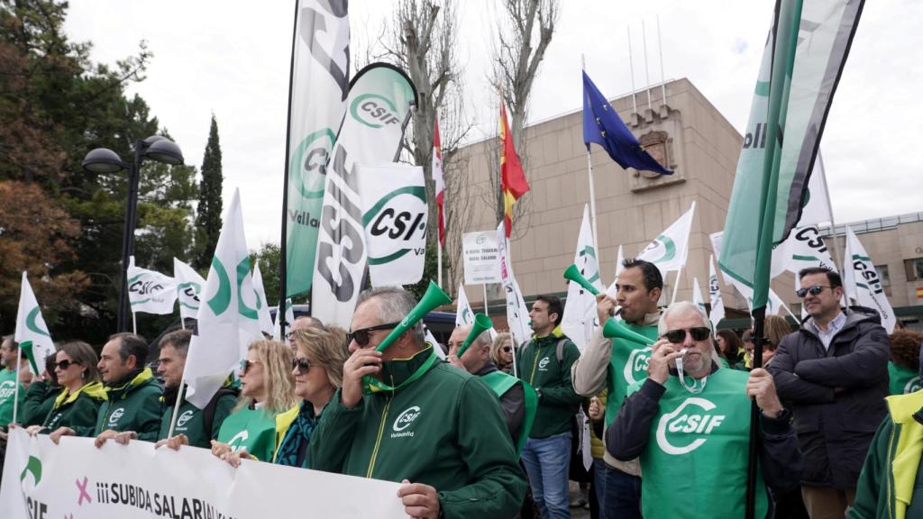 CSIF se manifiesta en todas las capitales de provincia para exigir un nuevo acuerdo salarial para los empleados públicos