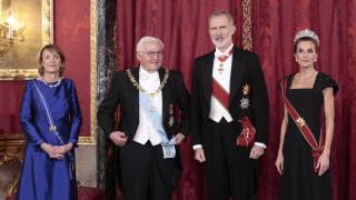 Los reyes Felipe VI y Letizia, en la cena de gala ofrecida en honor al Presidente de Alemania,  Frank-Walter Steinmeier, y su esposa,  Elke Bündenbender.