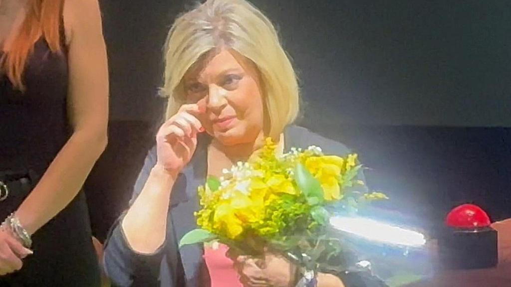 Terelu Campos rota en lágrimas al recordar a su madre en la última función de 'Santa Lola'.