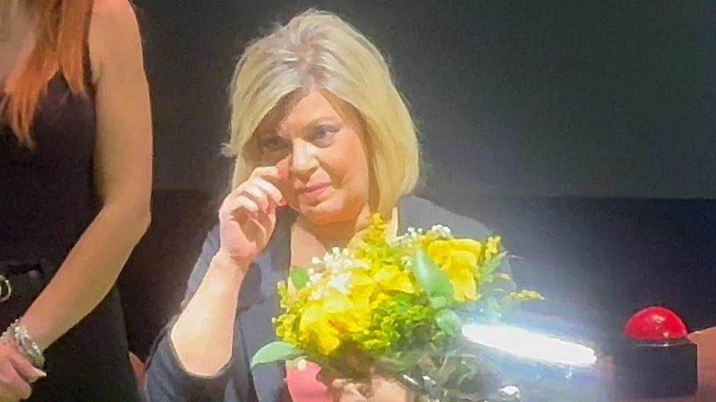Terelu Campos rota en lágrimas al recordar a su madre en la última función de 'Santa Lola'.