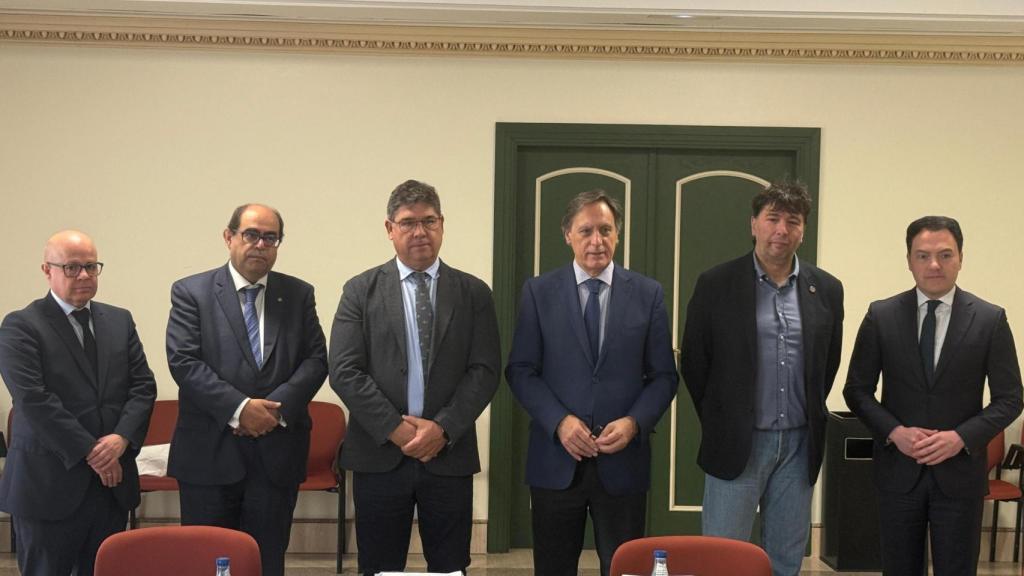 El alcalde de Salamanca, Carlos García Carbayo, en el Consejo del Diálogo Social
