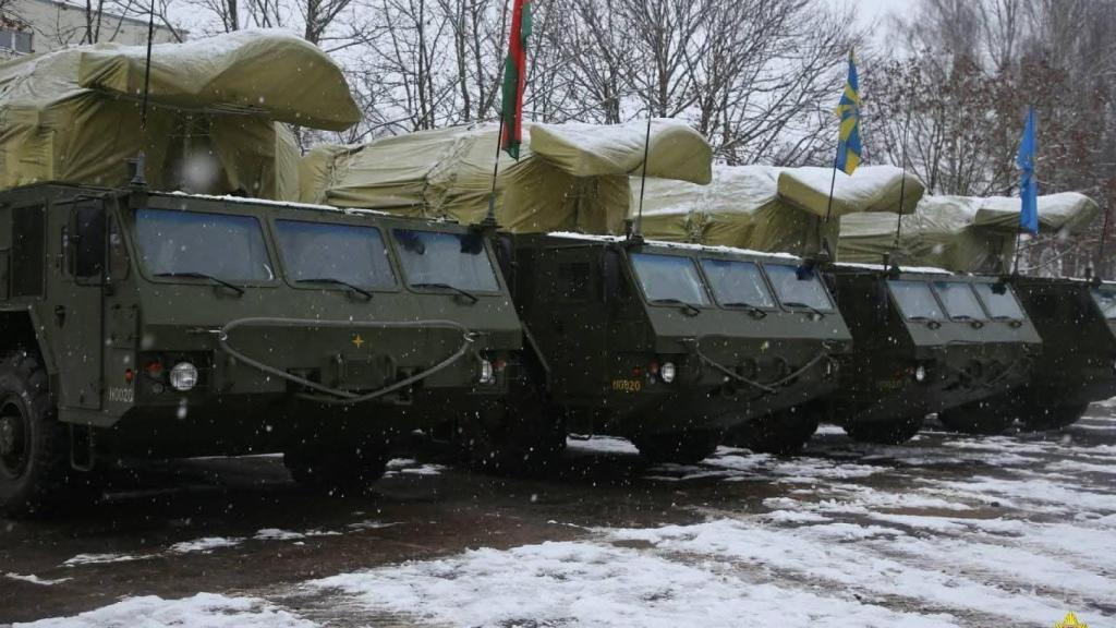 Un lote de sistemas de defensa aérea Tor-M2K transferidos por Rusia.