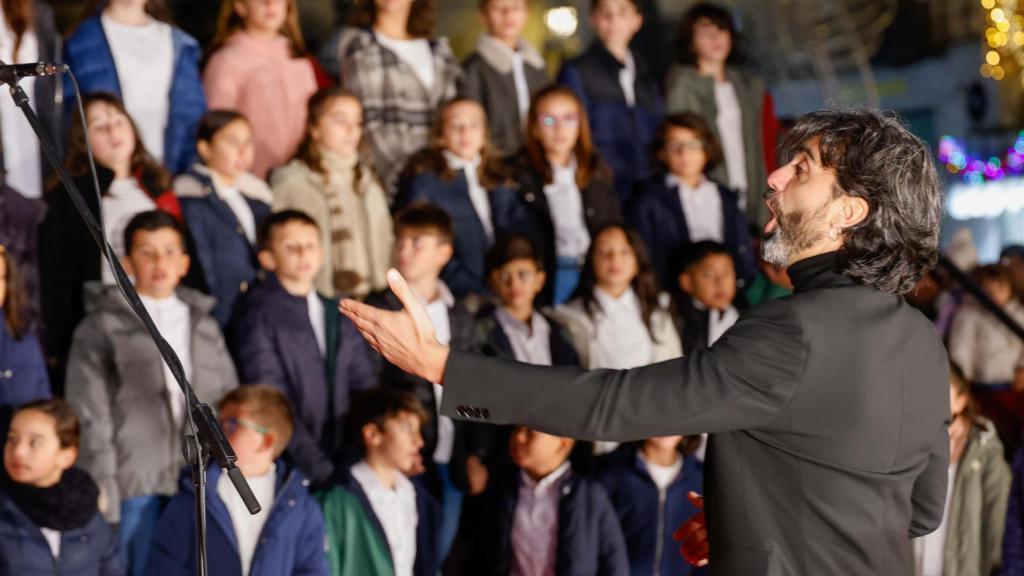 Iván Caro, director de la Escuela de Música y del coro, es el autor de los arreglos musicales de la pieza.