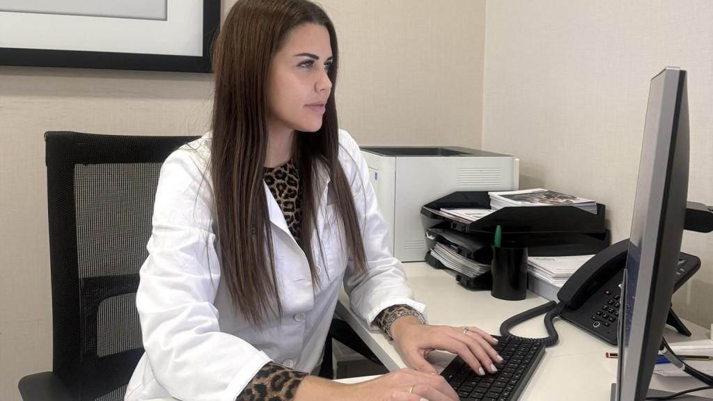 La dra. Paniagua en su consulta de Ilahy.