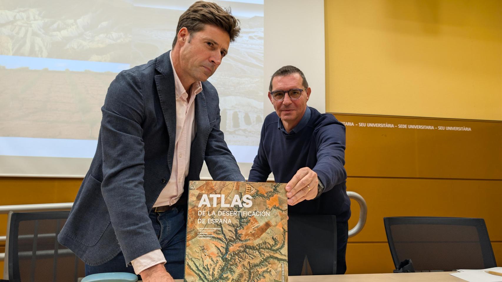 Martínez y Olcina en la presentación del atlas este jueves.