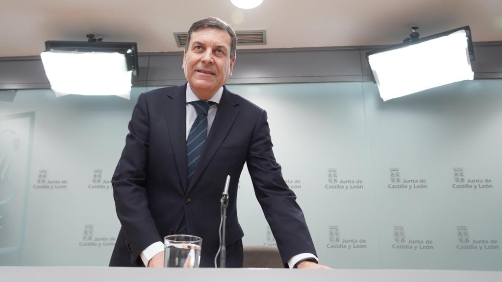 El portavoz y consejero de Economía y Hacienda de la Junta de Castilla y León, Carlos Fernández Carriedo, durante la rueda de prensa posterior al Consejo de Gobierno de este jueves