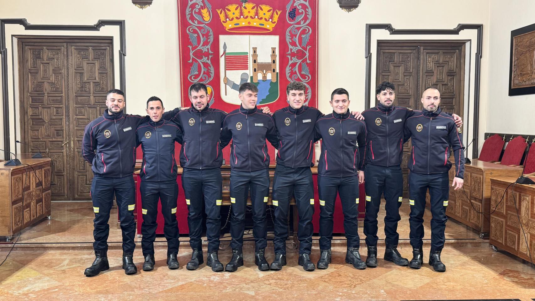 Los ocho nuevos bomberos de Zamora
