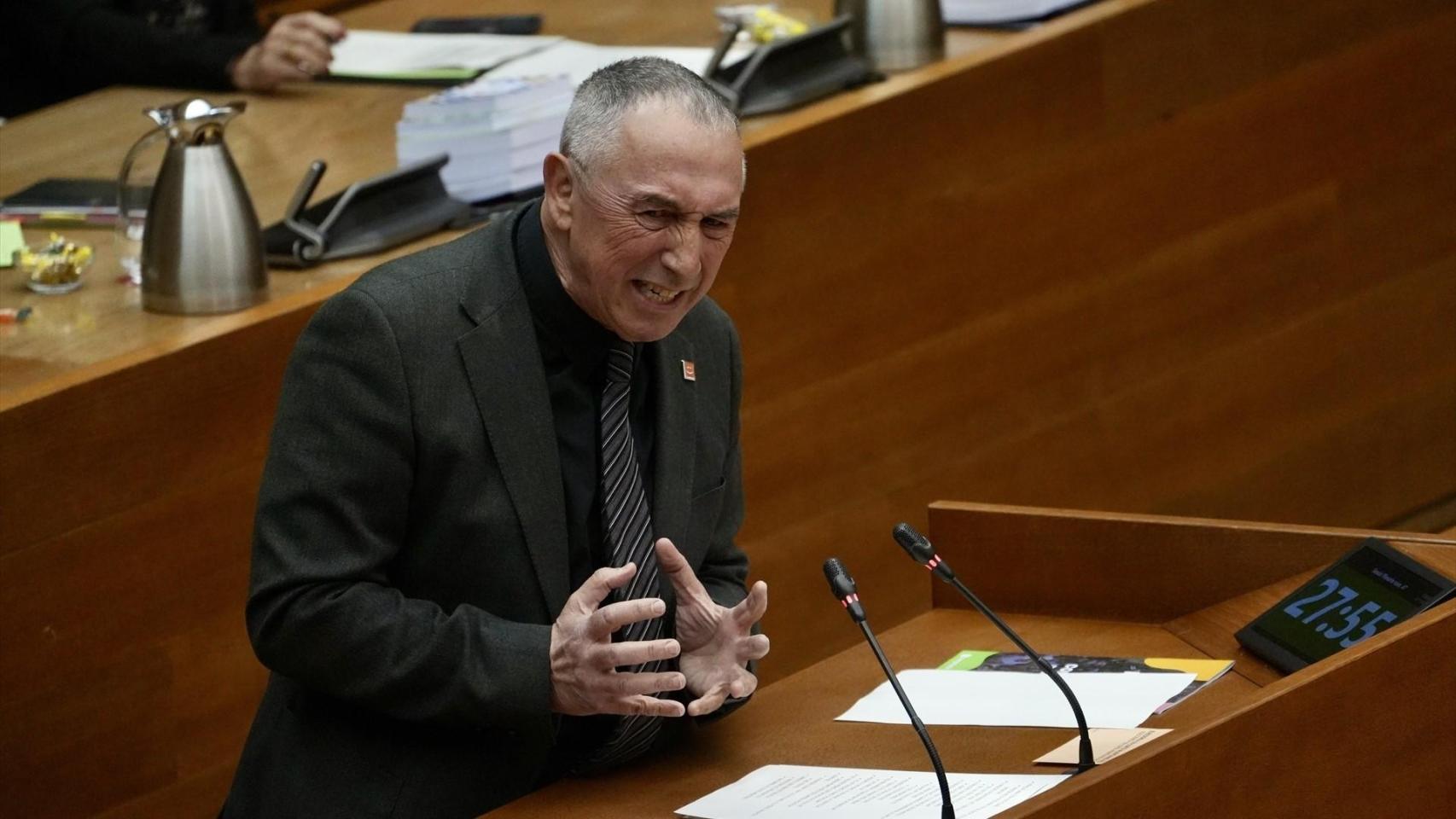 Joan Baldoví durante el pleno de investidura. Eduardo Manzana/Europa Press