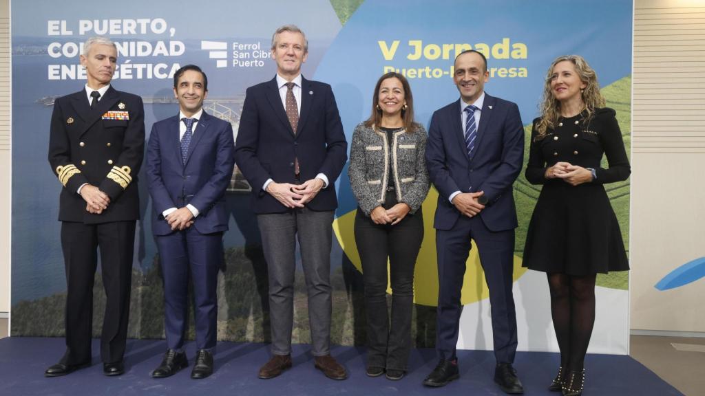 Autoridades en el inicio de la V Jornada Puerto-Empresa este jueves en Ferrol.