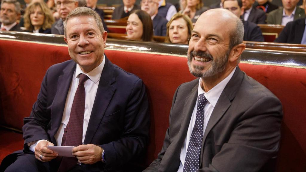 Page junto al presidente de Senado, Pedro Rollán.