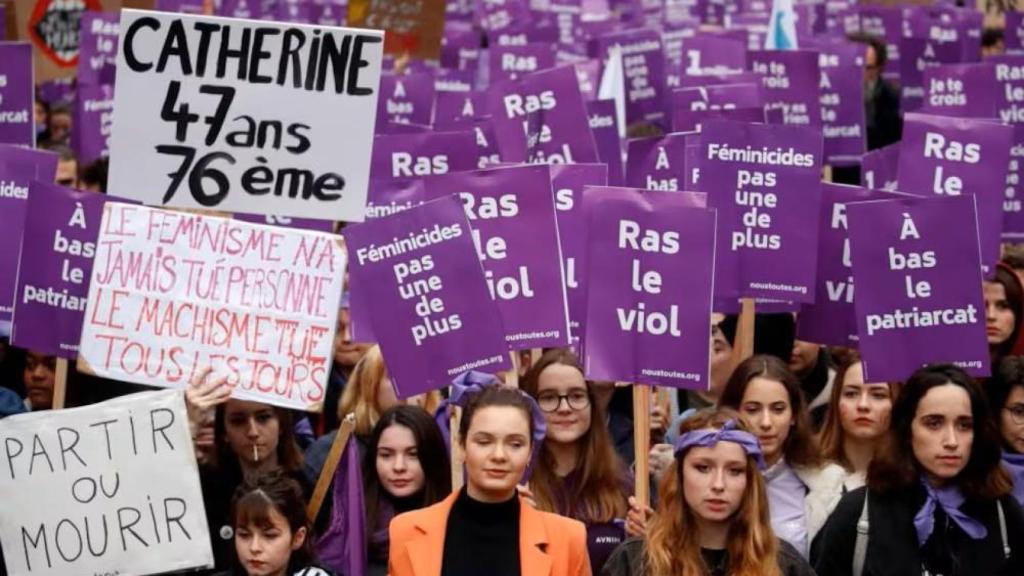 Imagen de archivo de una manifestación feminista contra el feminicidio y la violencia contra las mujeres en París.