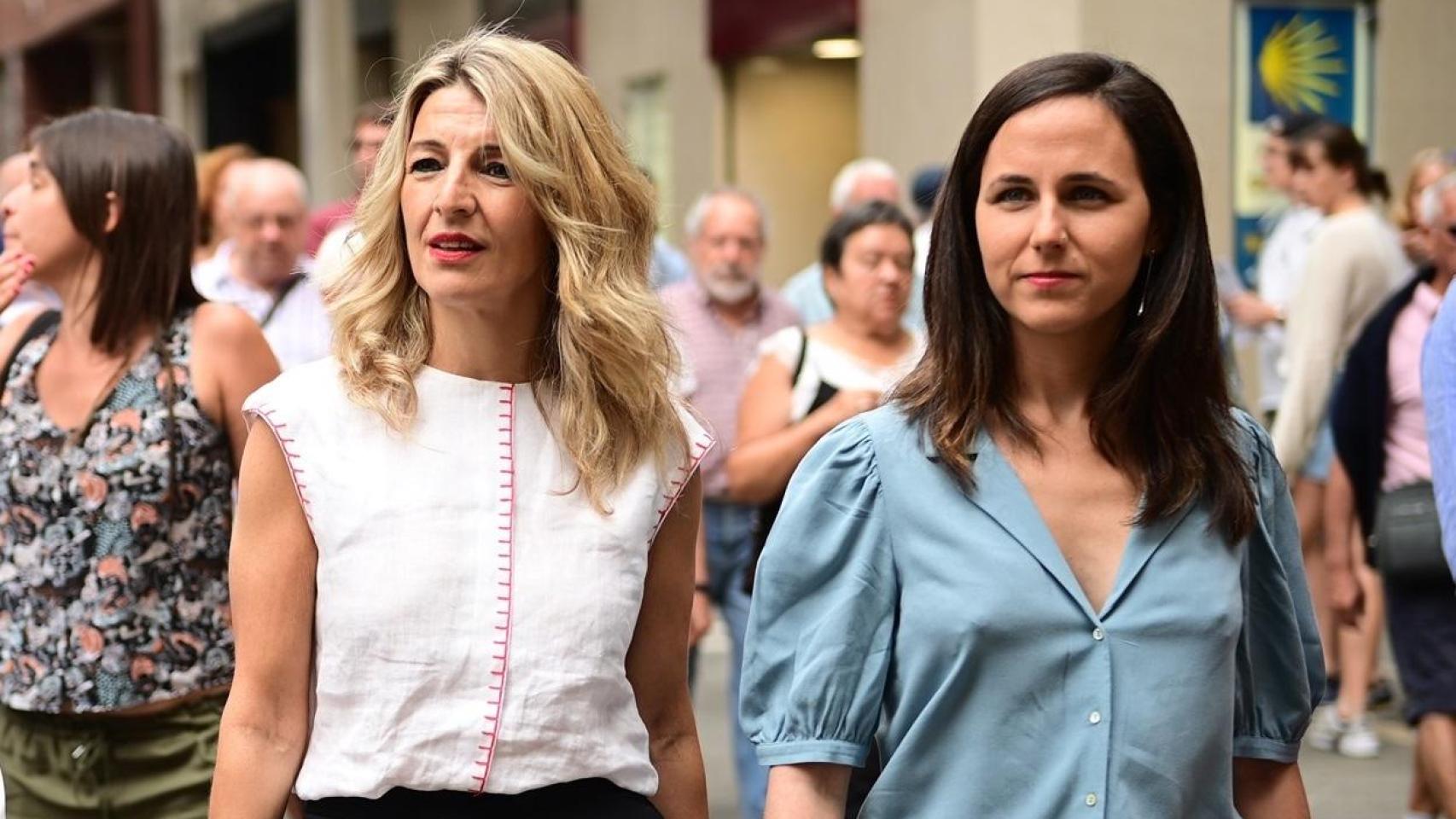 Yolanda Díaz e Ione Belarra, durante un acto de precampaña de Sumar celebrado en julio de 2023.