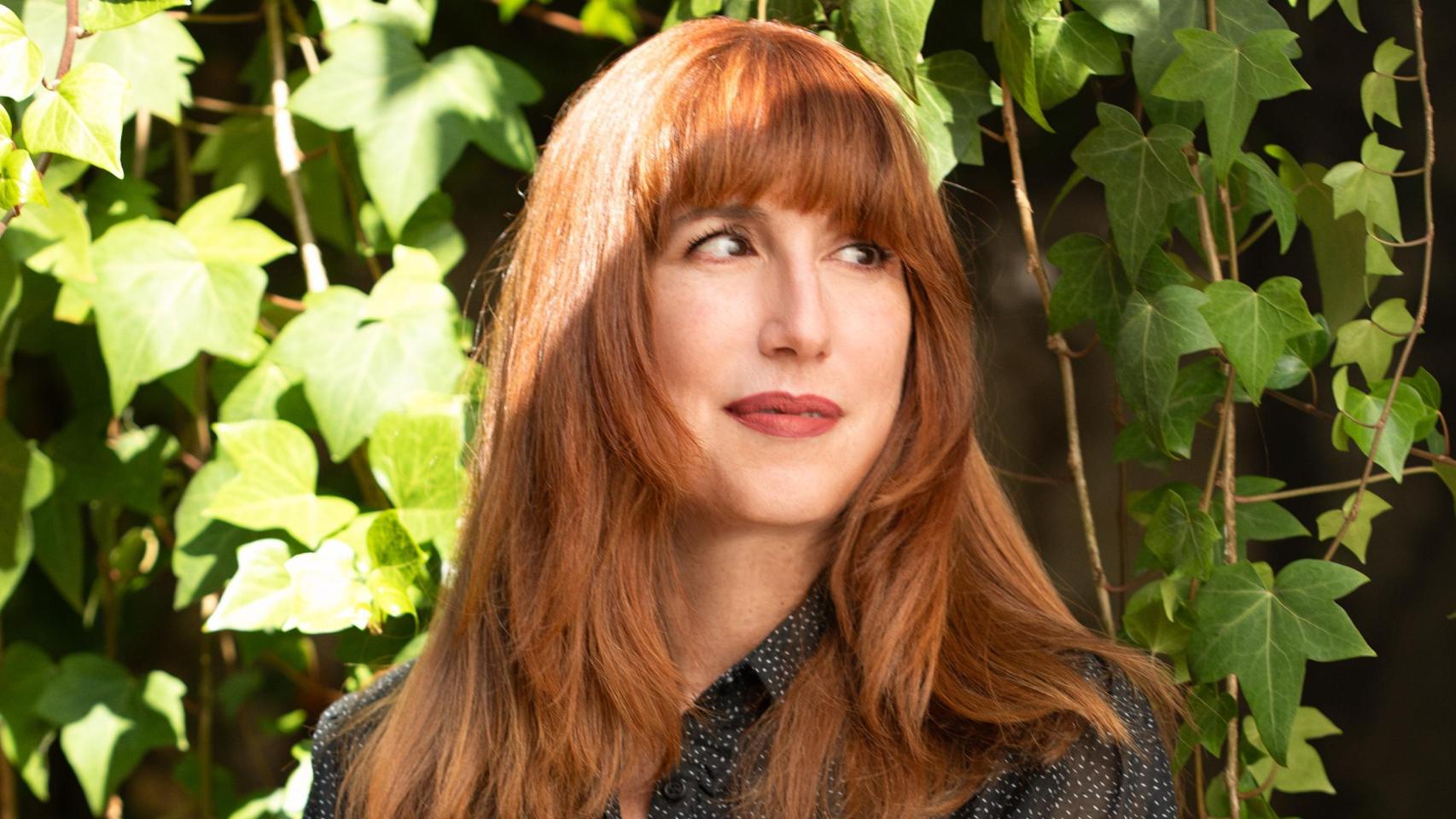 La escritora Marga Durá: En las redes disfrazamos una envidia atroz con un corazoncito