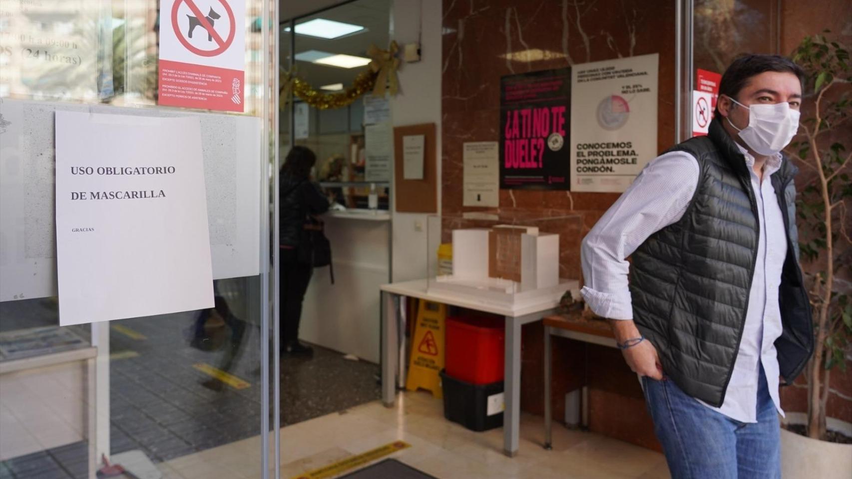 La epidemia de gripe en España recupera las mascarillas antes de tiempo:  Nadie quiere hacerlas obligatorias 