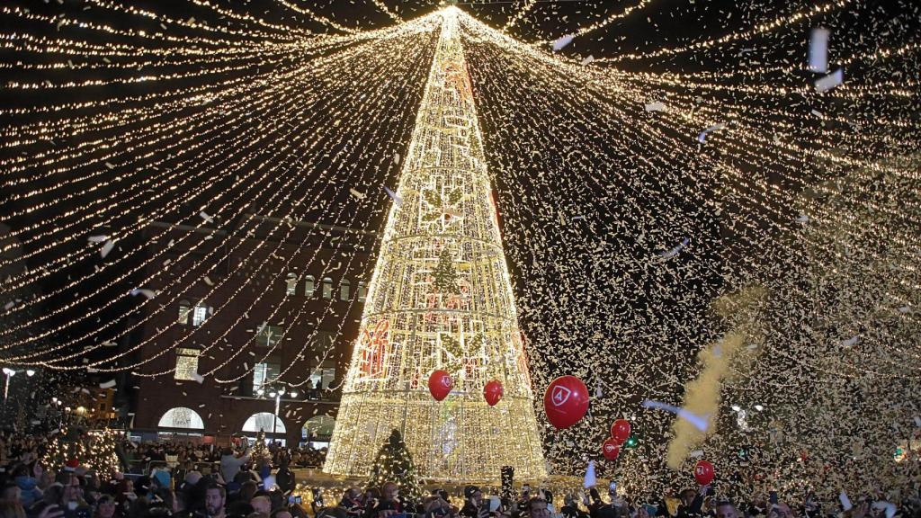 León da la bienvenida a la Navidad con el encendido de luces