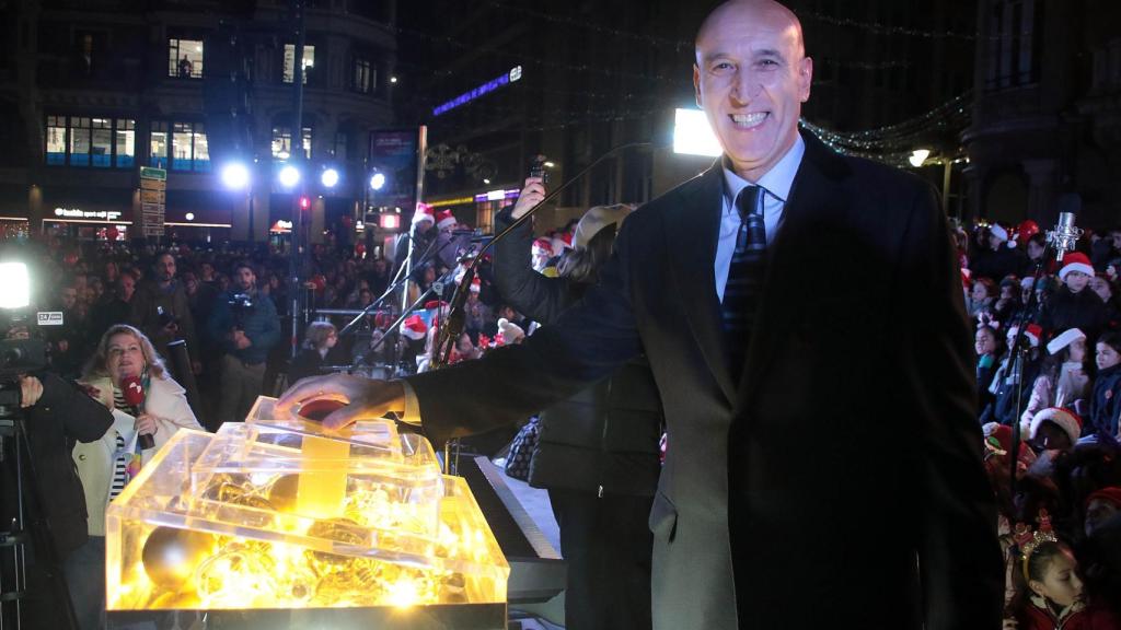 El alcalde de León, José Antonio Diez, inaugura el alumbrado navideño