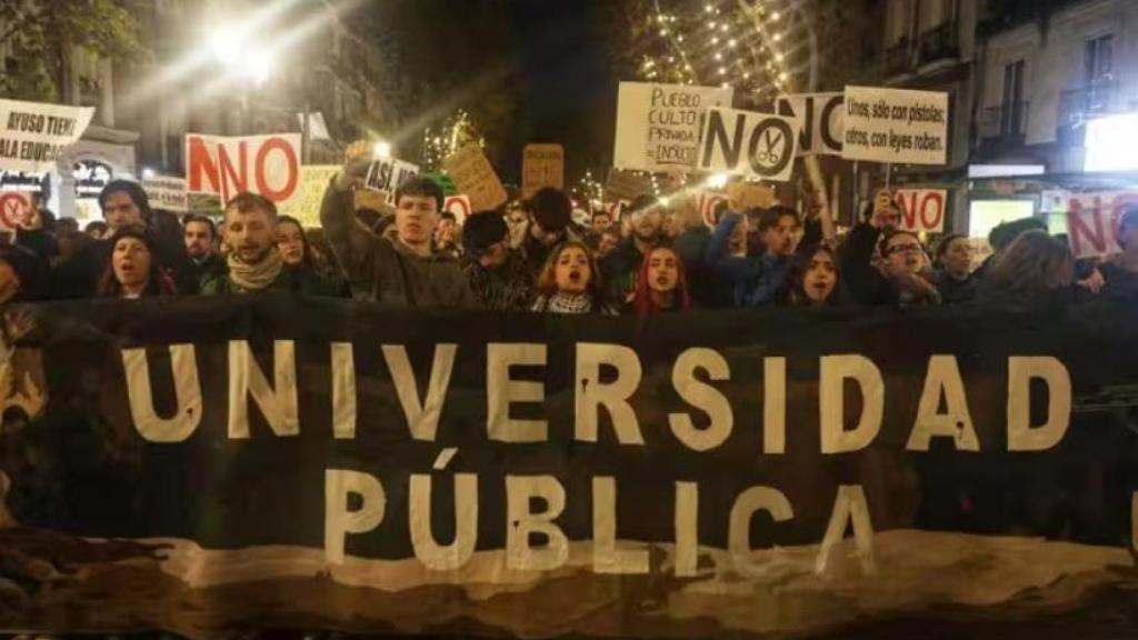Manifestación estudiantil a favor de la universidad pública.